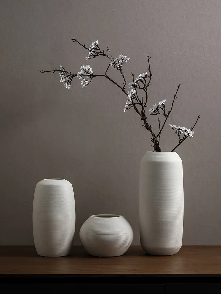 Vase Céramique Blanc Brossé – Pureté sculpturale, esprit nordique