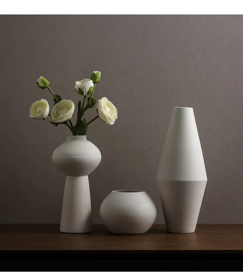 Vase Céramique Blanc Brossé – Pureté sculpturale, esprit nordique