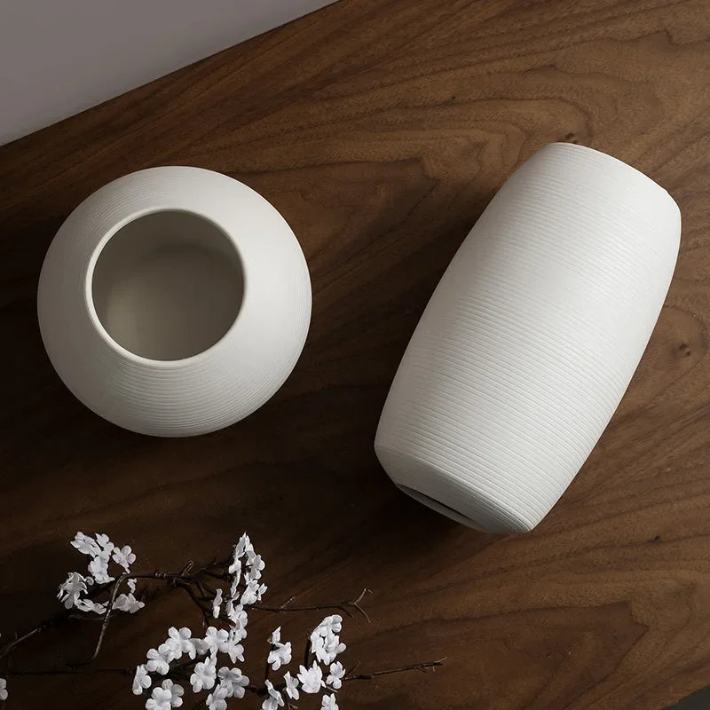 Vase Céramique Blanc Brossé – Pureté sculpturale, esprit nordique