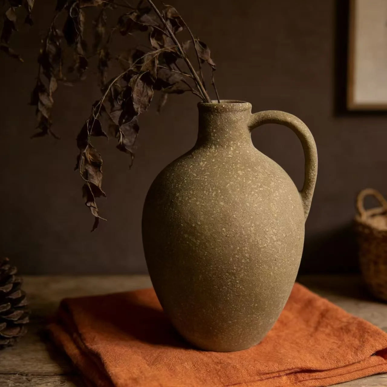 Vase Amphore Céramique Antique – Terre brute, âme méditerranéenne